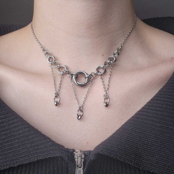 Vintage gothic vampire chandelier choker necklace with a small silver chain - Picture 2 of 7